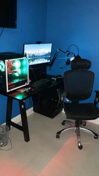 The original prebuilt PC, opened up